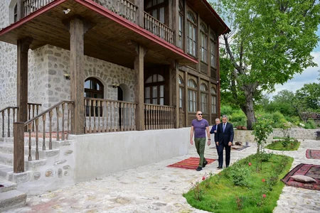 İlham Əliyev Şuşada Yasəmən hotelinin yeni korpusları ilə tanış olub