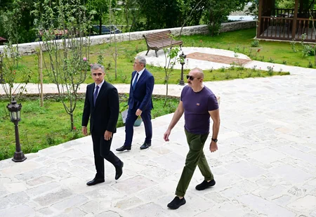 İlham Əliyev Şuşada Yasəmən hotelinin yeni korpusları ilə tanış olub