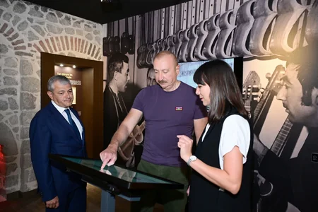 İlham Əliyev Şuşada Sadıqcanın evinin bərpadan sonra açılışında iştirak edib