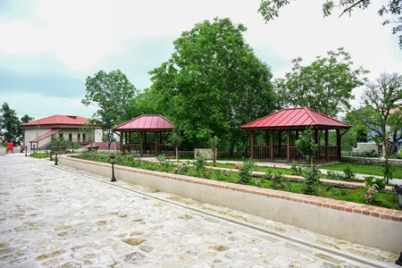 İlham Əliyev Şuşada Yasəmən hotelinin yeni korpusları ilə tanış olub