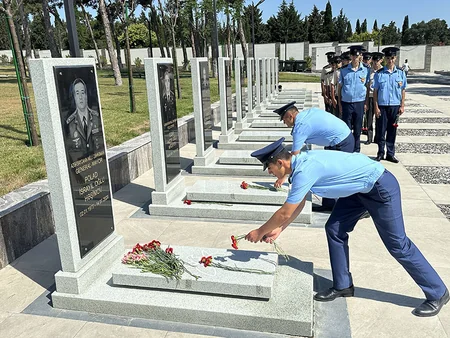 Azərbaycanın Milli Qəhrəmanlarının xatirəsi yad edilib