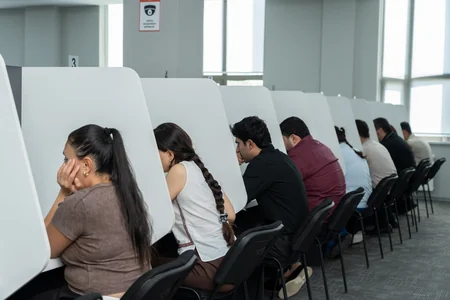 Dövlət icra məmuru olmaq istəyən şəxslər üçün test imtahanı keçirilib -YENİLƏNİB 2