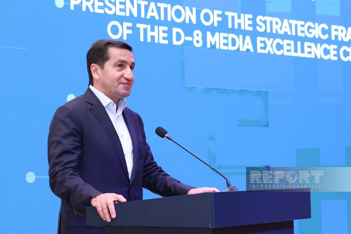 Hikmət Hacıyev: Azərbaycan D-8-ə üzv olmasına çox önəm verir