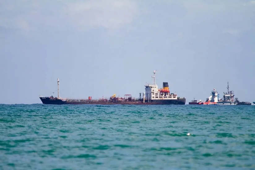 Tanker Ədən sahilləri yaxınlığında kiçik gəmilərlə bağlı insident barədə məlumat verib