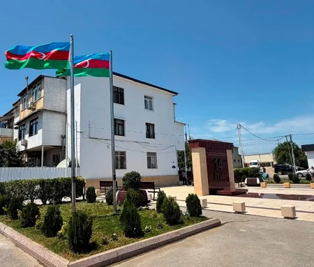 Suraxanıda 14 İyul küçəsi və parkda abadlıq işləri aparılıb