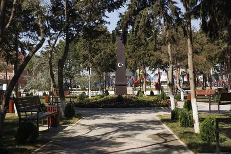 Suraxanıda 14 İyul küçəsi və parkda abadlıq işləri aparılıb