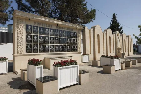 Suraxanıda 14 İyul küçəsi və parkda abadlıq işləri aparılıb