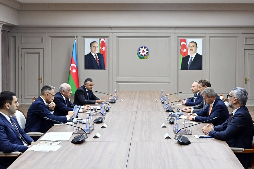 Ali Asadov mulls shipbuilding co-op with head of Damen Shipyards Group