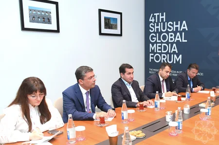 Hikmət Hacıyev Şuşada D-8 İqtisadi Əməkdaşlıq Təşkilatının nümayəndə heyəti ilə görüşüb