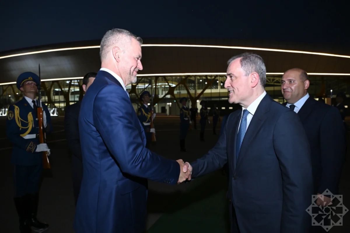 Slovak president leaves Fuzuli for Baku