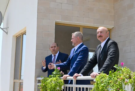 Azərbaycan və Slovakiya prezidentləri Ağdamın Baş Qərvənd kəndində görülən işlərlə tanış olublar