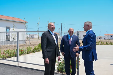Azərbaycan və Slovakiya prezidentləri Ağdamın Baş Qərvənd kəndində görülən işlərlə tanış olublar
