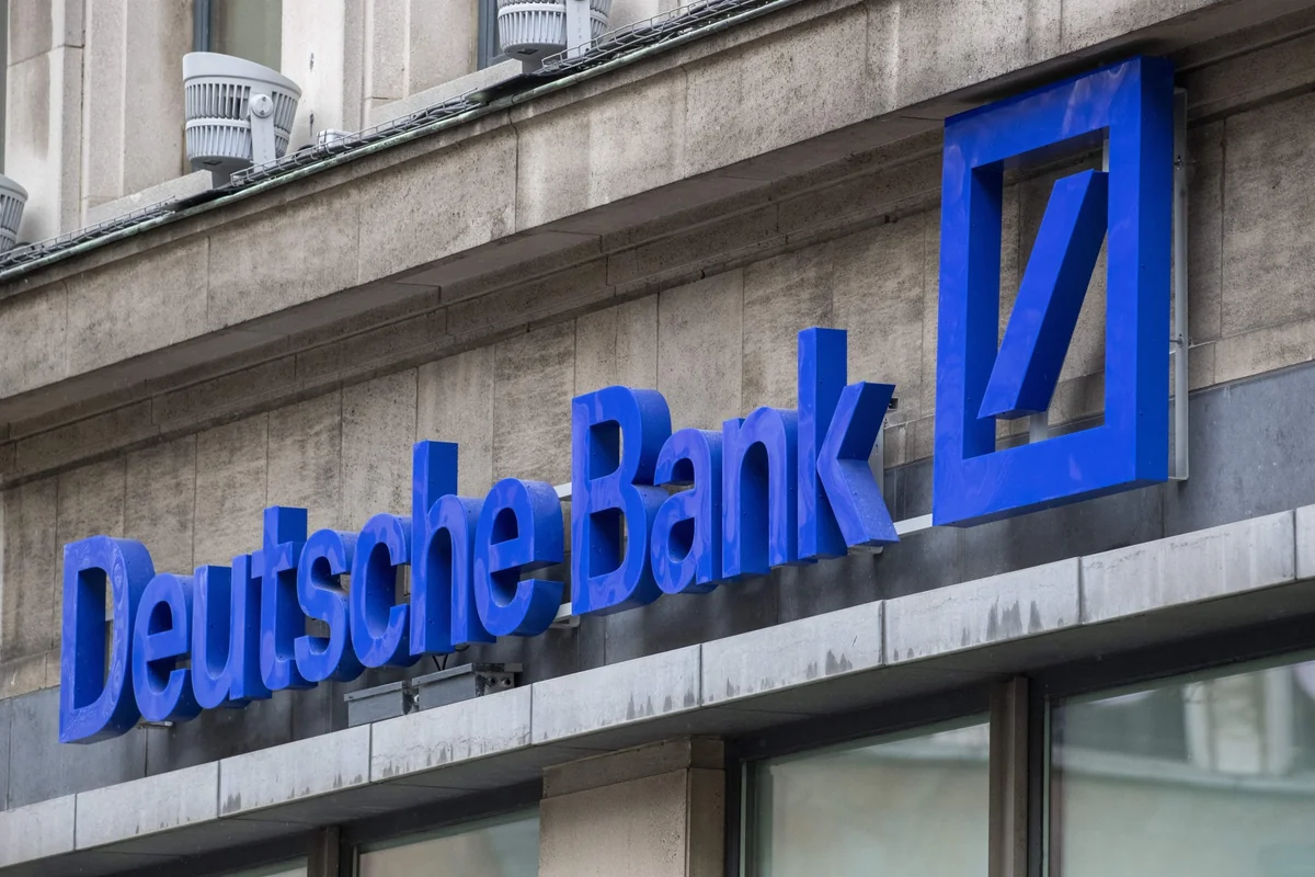 В центре Франкфурта прошли обыски в филиале Deutsche Bank