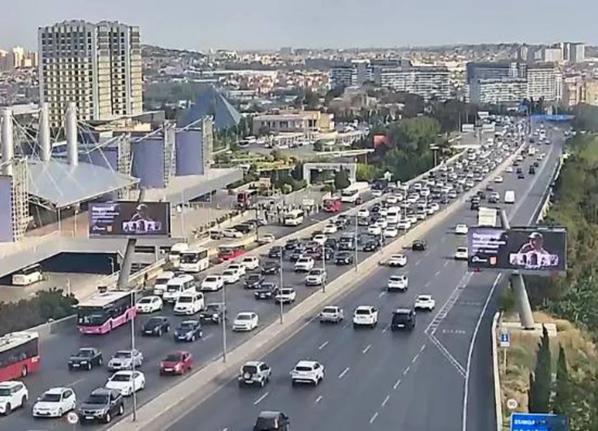 Bakının bir sıra yollarında tıxac yaranıb