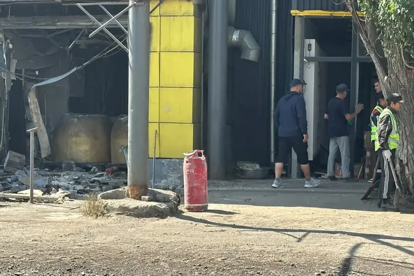 В Астане три человека пострадали при взрыве газового баллона в тандырной