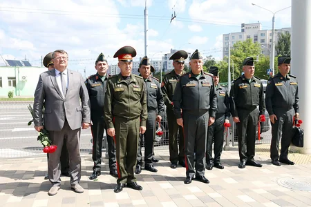 Kərim Vəliyev Belarusda hərbi obyektləri ziyarət edib