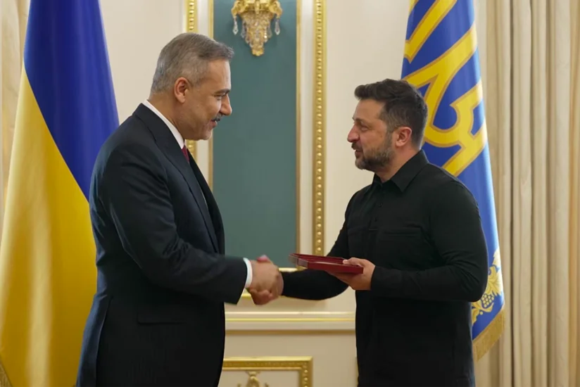 Zelenskyy awards Turkish FM Hakan Fidan during Kyiv meeting