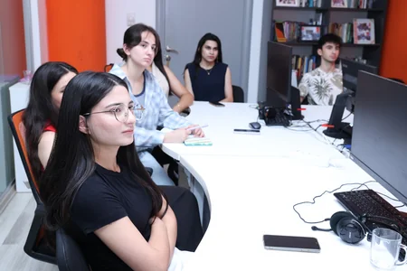 Təhsil eksperti Far.Az Media Məktəbində: İxtisaslaşmaq şəxsi brendin ilkin təməlidir