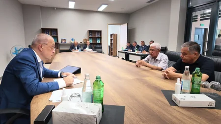 Zaur Mikayılov Füzulidə vətəndaşları qəbul edib