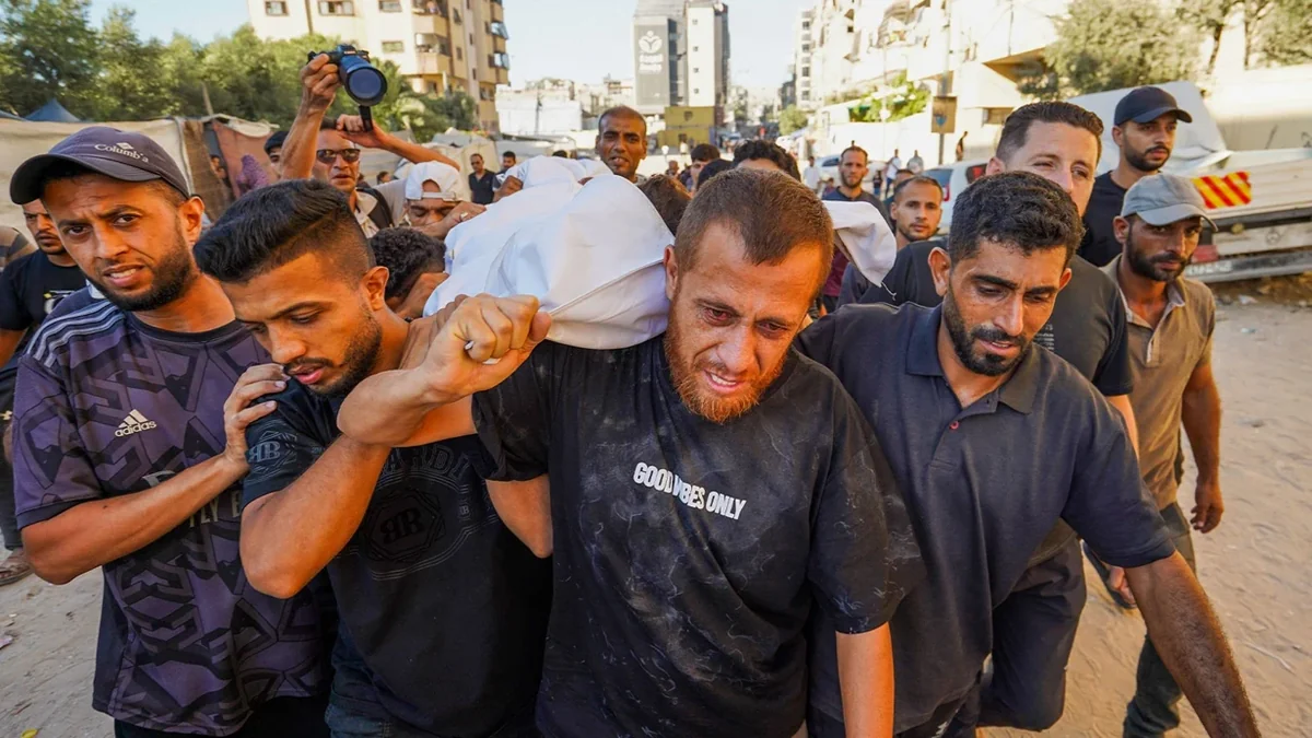 İsrail Qəzzada yas mərasmini bombalayıb, 8 nəfər həlak olub