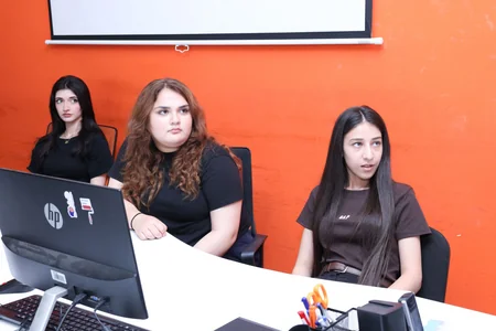 Təhsil eksperti Far.Az Media Məktəbində: İxtisaslaşmaq şəxsi brendin ilkin təməlidir