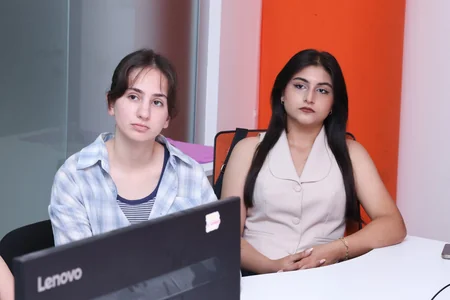 Təhsil eksperti Far.Az Media Məktəbində: İxtisaslaşmaq şəxsi brendin ilkin təməlidir