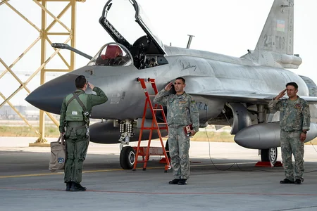 Azerbaijani pilots conduct complex combat maneuver tasks
