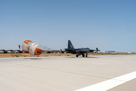 Azerbaijani pilots conduct complex combat maneuver tasks
