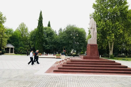 Kamran Əliyev Samux rayonunda vətəndaşları qəbul edib