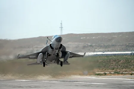 Azerbaijani pilots conduct complex combat maneuver tasks