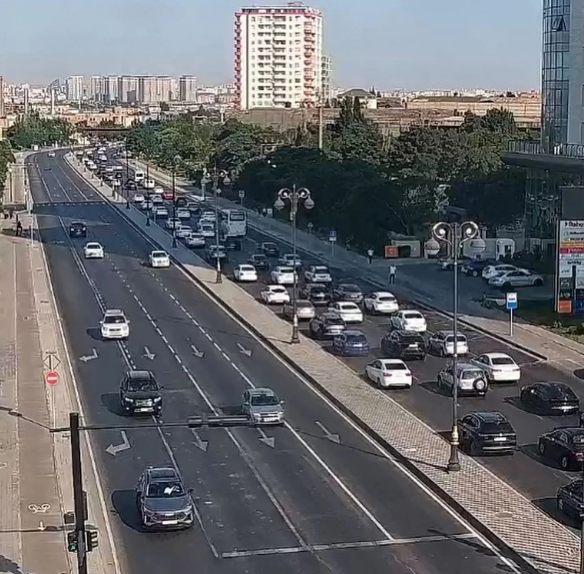 Bakının bir sıra yollarında tıxac yaranıb