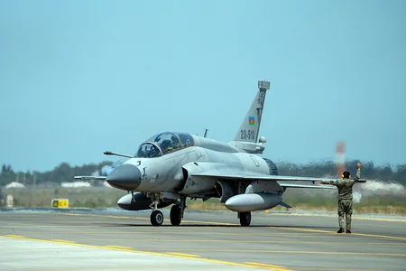 Azerbaijani pilots conduct complex combat maneuver tasks