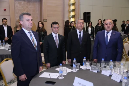 VK Rəyasət Heyətinin geniştərkibli iclası və vəkilliyə namizədlərin andiçmə mərasimi keçirilib