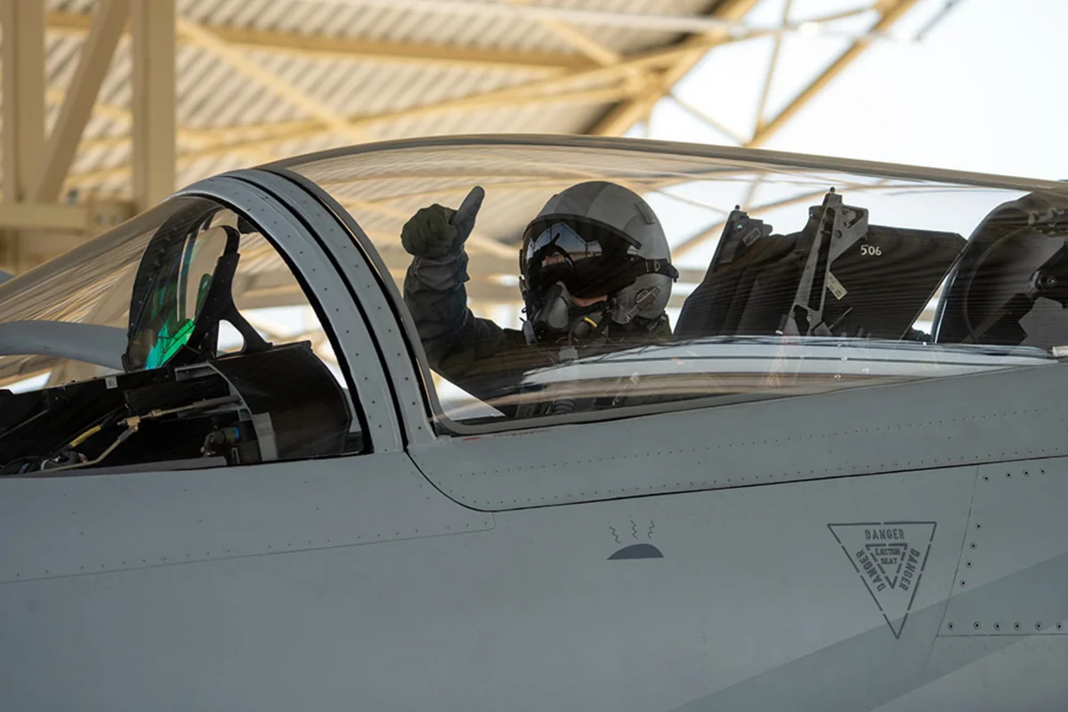 Azerbaijani pilots conduct complex combat maneuver tasks