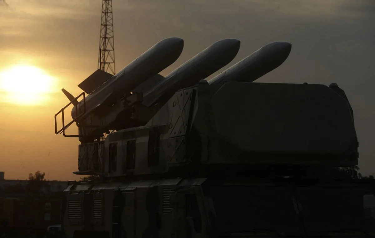 Iran threatens offensive if US strikes persist