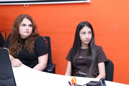 Təhsil eksperti Far.Az Media Məktəbində: İxtisaslaşmaq şəxsi brendin ilkin təməlidir