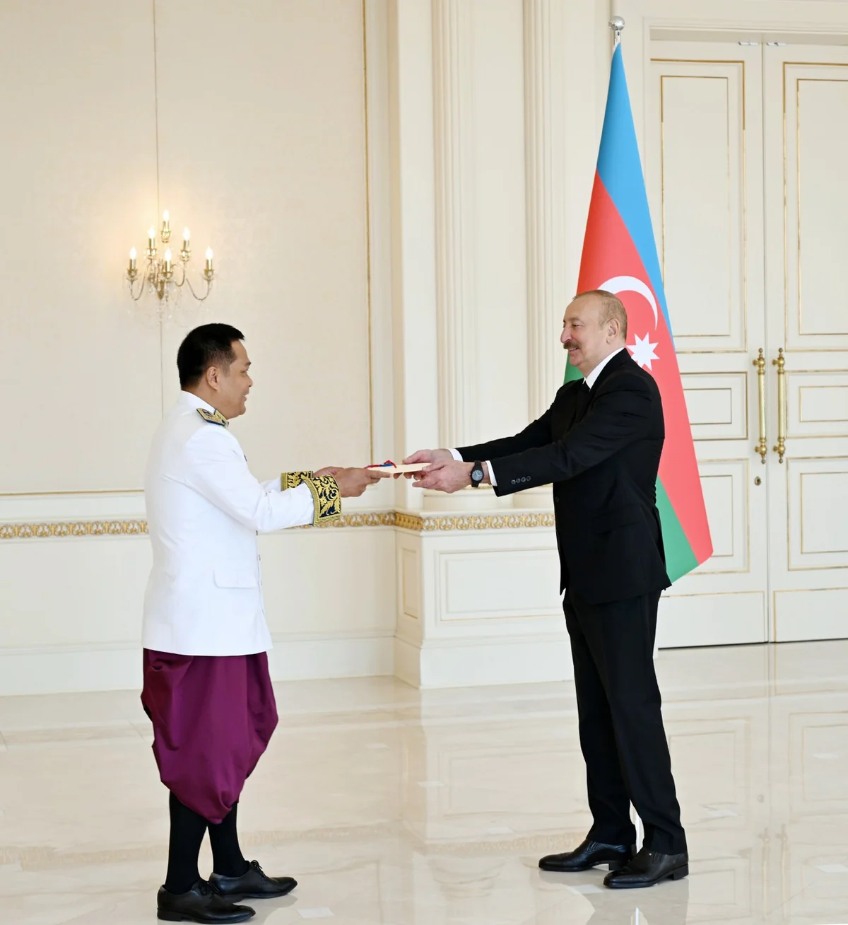 President Ilham Aliyev received credentials of incoming Cambodian ambassador