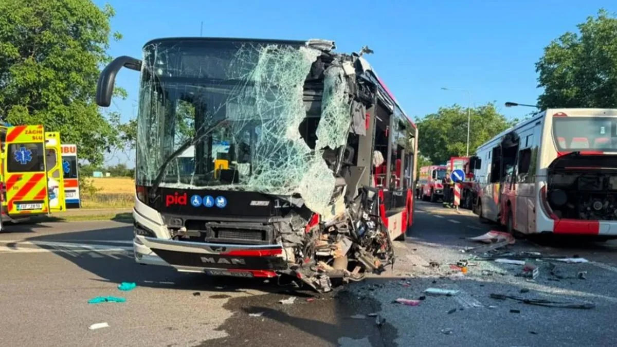 Лобовое столкновение автобусов в Чехии: пострадали около 50 человек