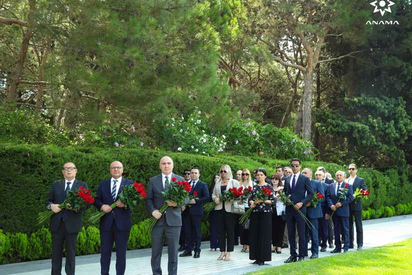 ANAMA kollektivi Heydər Əliyevin məzarını ziyarət edib