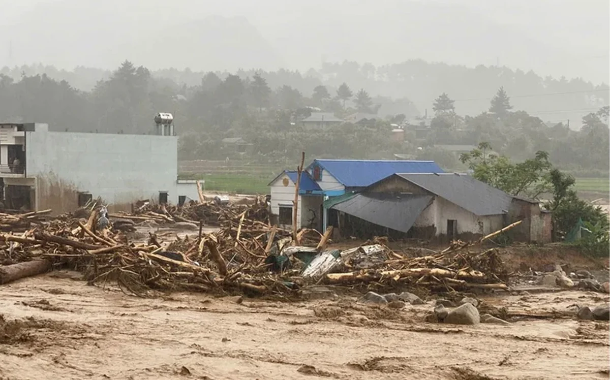 Flash flood kills 4, leaves 4 others missing in Vietnam