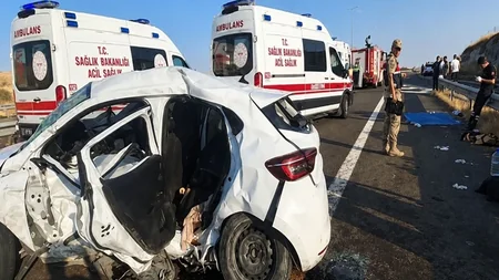 Türkiyədə minik və yük avtomobillərinin toqquşması nəticəsində iki nəfər ölüb, 9 nəfər yaralanıb