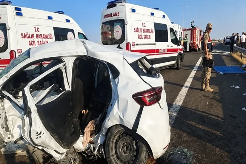 Türkiyədə minik və yük avtomobillərinin toqquşması nəticəsində iki nəfər ölüb, 9 nəfər yaralanıb