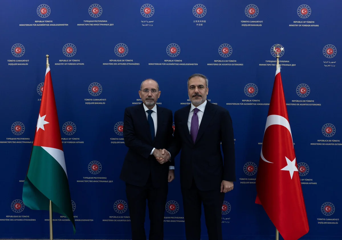 Hakan Fidan iordaniyalı həmkarı ilə regional təhlükəsizliyi müzakirə edib