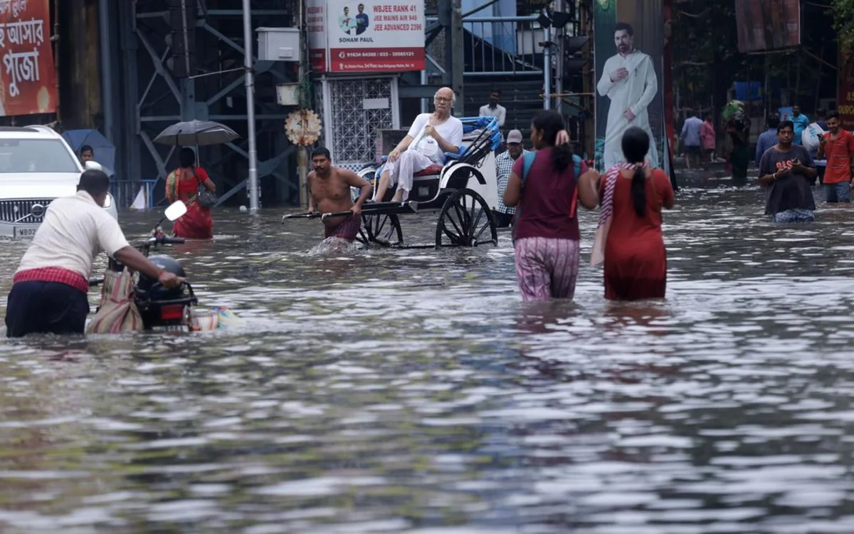 Flooding in India kills 10 people