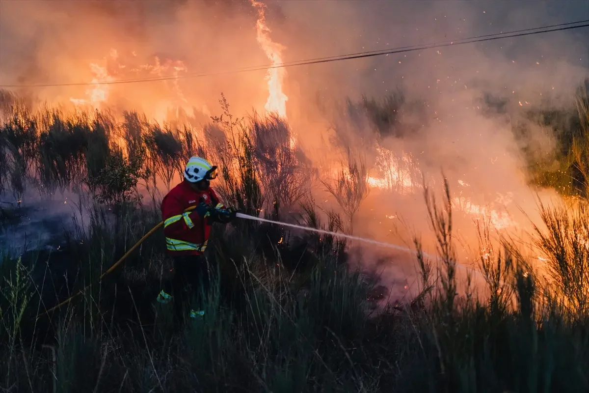 Wildfire forces evacuation of 28 villages in Spain