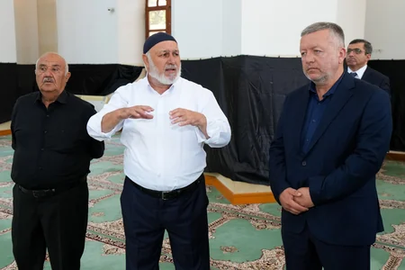 Ramin Məmmədov Mərdəkan və Buzovnadakı tarixi dini abidələrdə olub