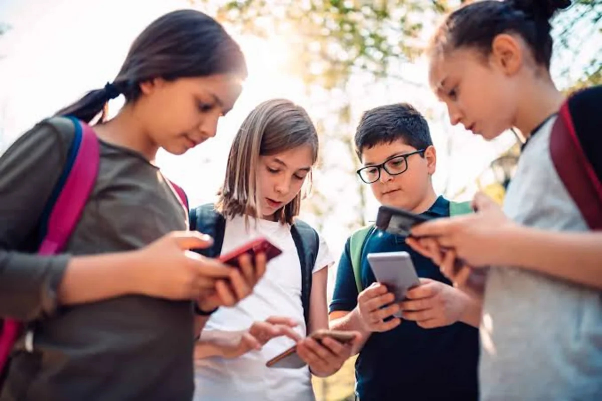 France set to ban social media for under-15s, a first in EU