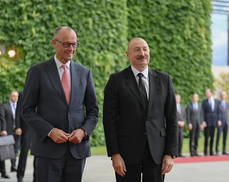 Berlində İlham Əliyevin rəsmi qarşılanma mərasimi olub