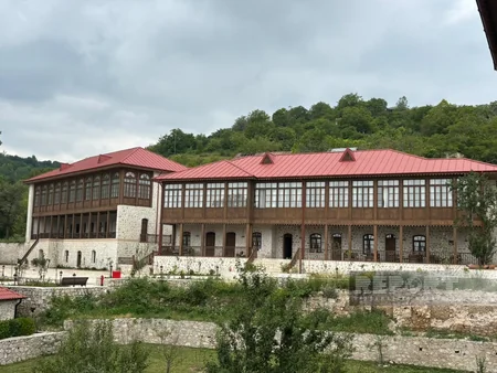 Tanıdığım ilk şuşalı, eyni məhəllədə iki fərqli inanc, küçə-küçə ədəbiyyat təntənəsi – ŞUŞADAN REPORTAJ