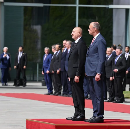 Berlində İlham Əliyevin rəsmi qarşılanma mərasimi olub